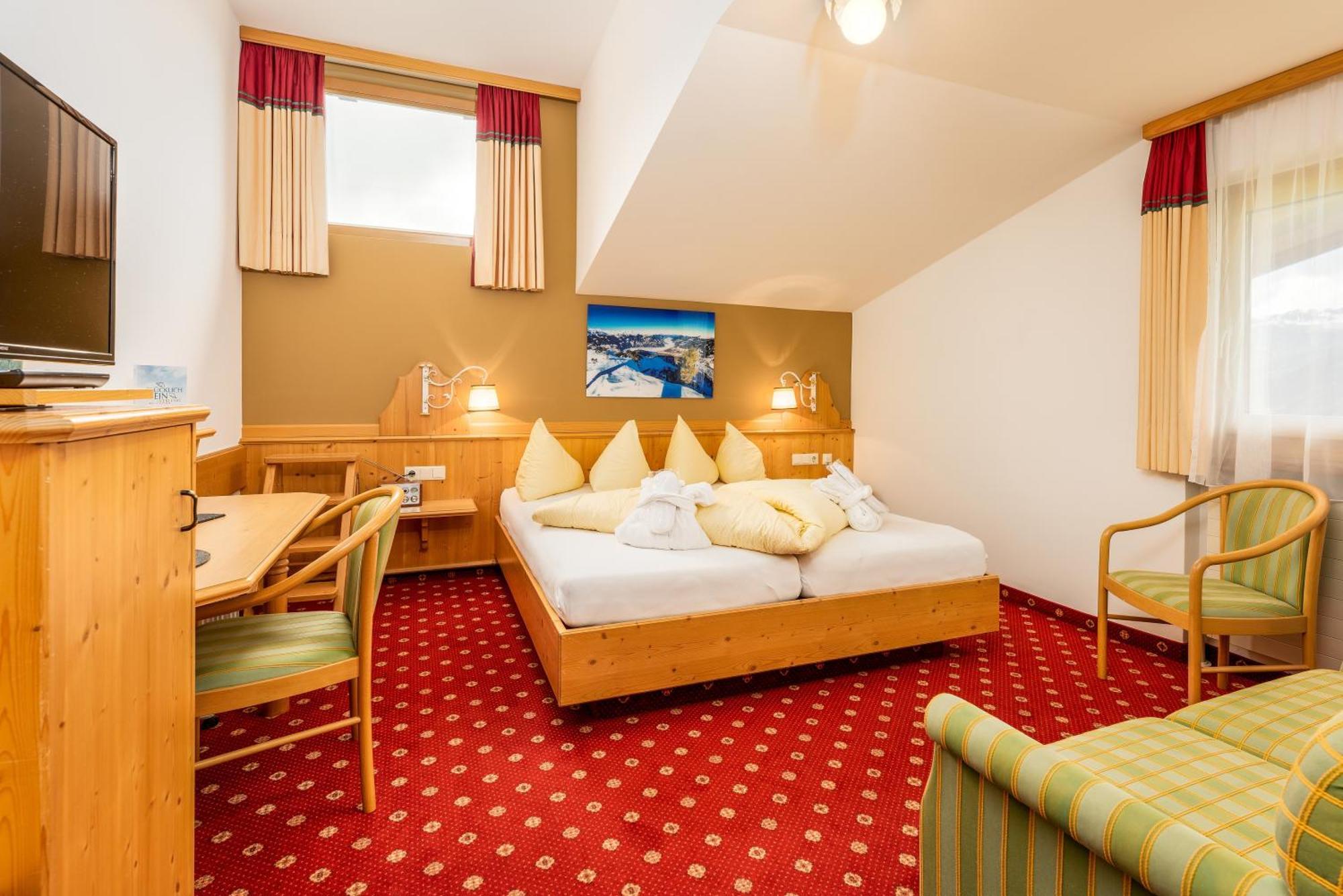 Alpen Wohlfuehlhotel Doerflwirt Hainzenberg Zewnętrze zdjęcie