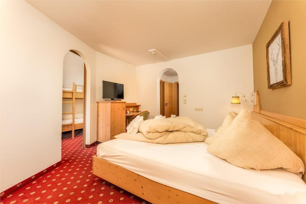 Alpen Wohlfuehlhotel Doerflwirt Hainzenberg Zewnętrze zdjęcie
